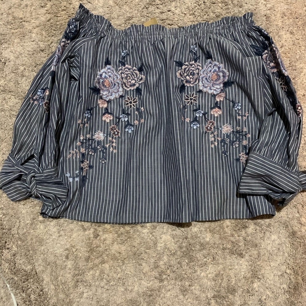 Off the shoulder crop blouse